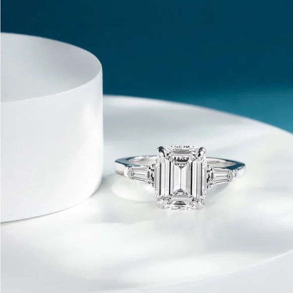 New 1.75Ct Emerald Cut Moissanite Swarovski 9x7 Solitaire Ring - Picture 8 of 14